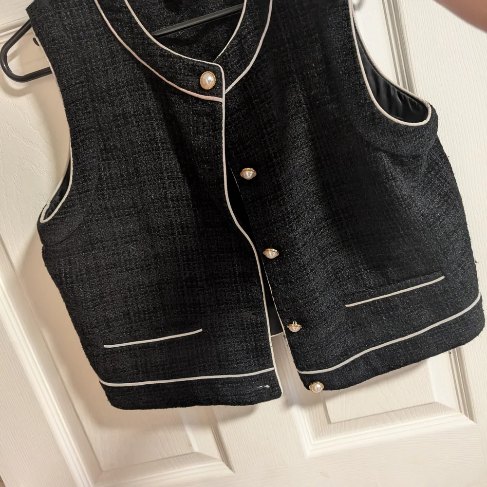 Rachel Zoe Black Textured Vest with White Piping - Picture 3 of 6